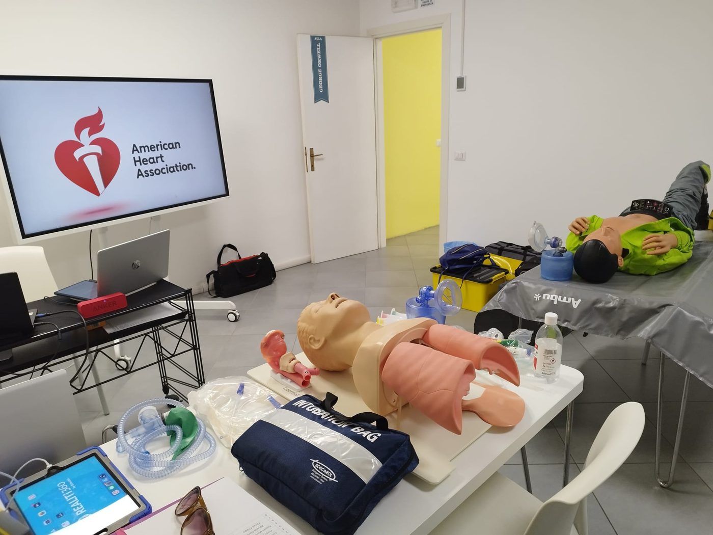 Scenario di rianimazione avanzata con monitor