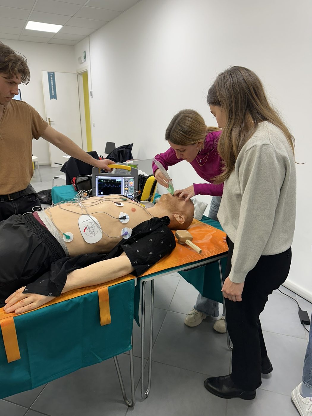 Esercitazione di soccorso in aula